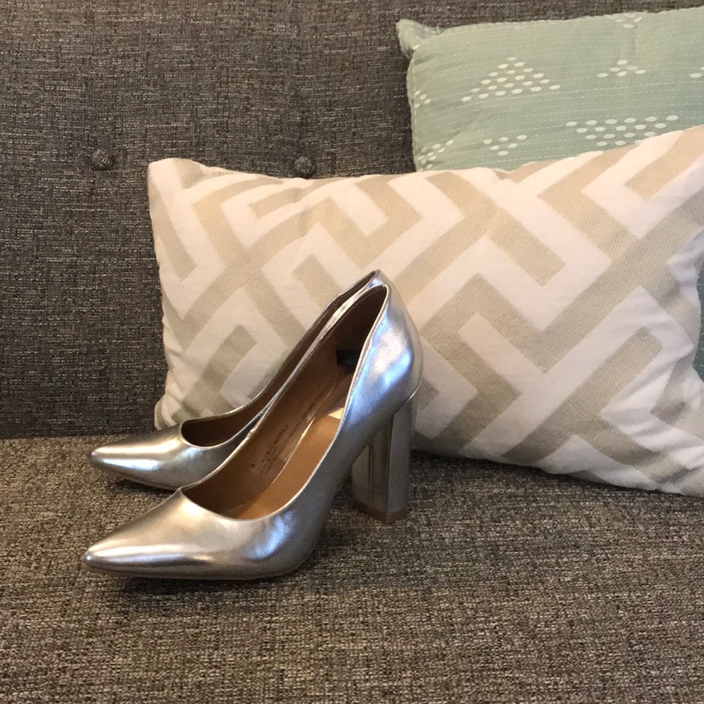 DV Brie Block Metallic High Heels Pumps - Silver